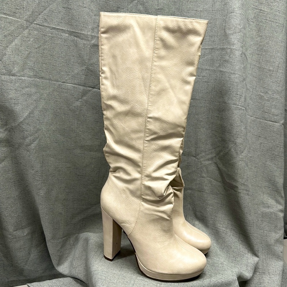 Michael Antonio size 10 Ivory knee high boot